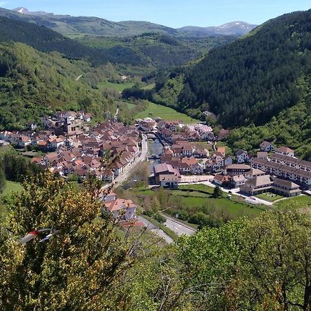 Apartamento Azkoiti Etxea Ochagavia Bagian luar foto